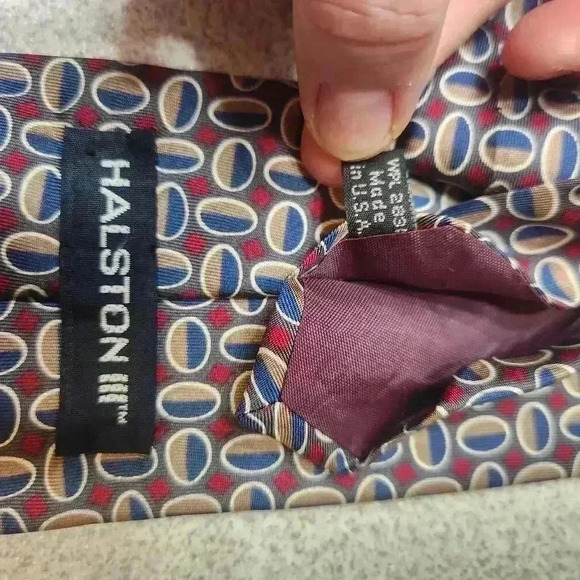 HALSTON Stylish Patterned 100% Silk Neck Tie Made in the USA preppy - Picture 6 of 7